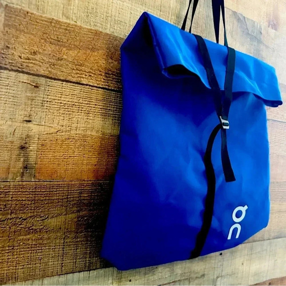 Unisex NWOT ON Cloud Running Ambassador/Marketing Bag - Picture 4 of 8